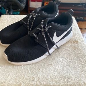 Black Nike Roshe excellent condition